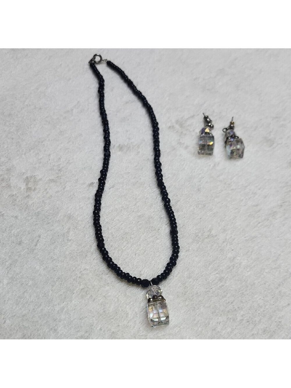 Jewlry | Crystal Necklace with Iridescent Pendant |J2 - Picture 2 of 8